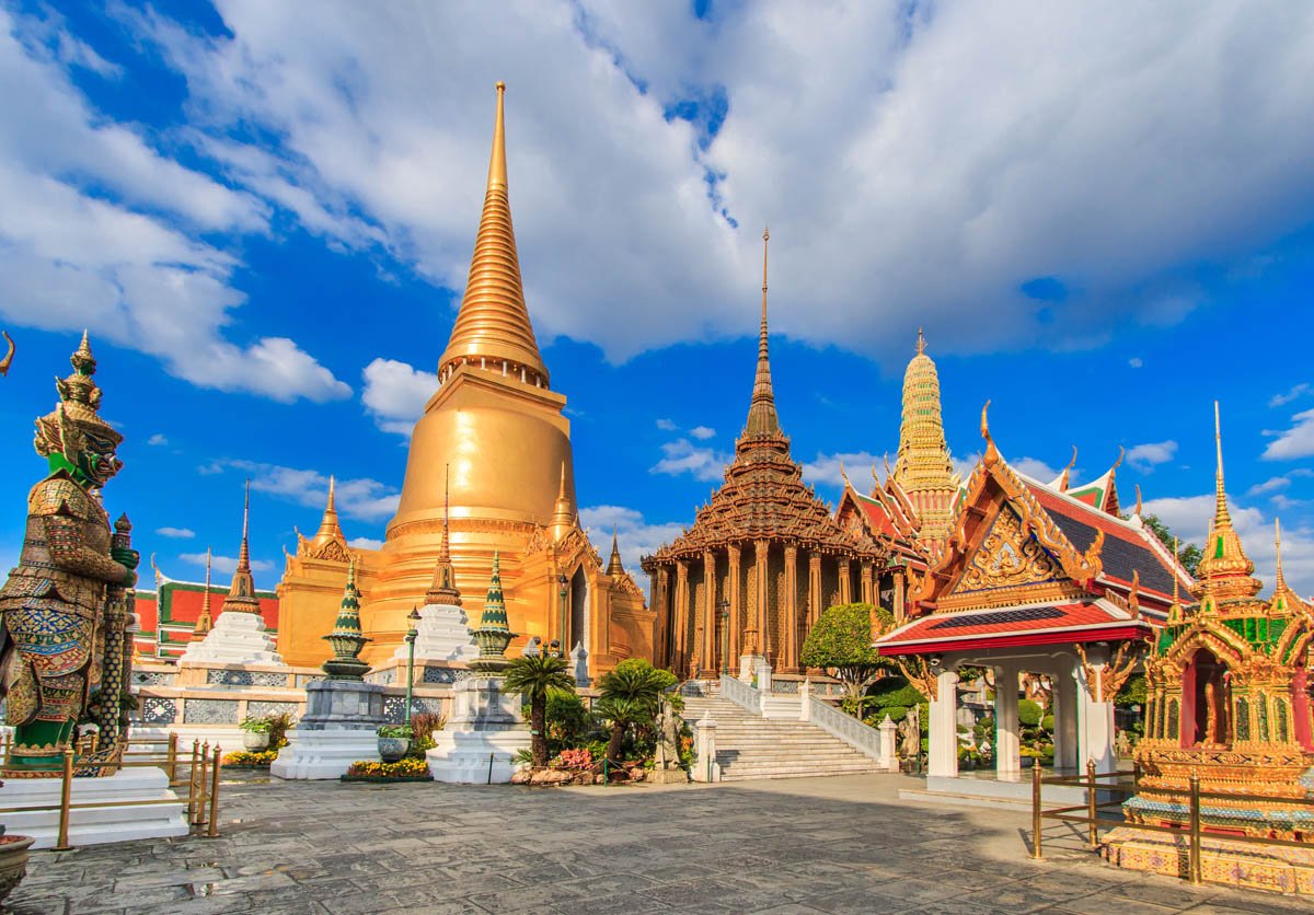 Таиланд лестница в храм Будды