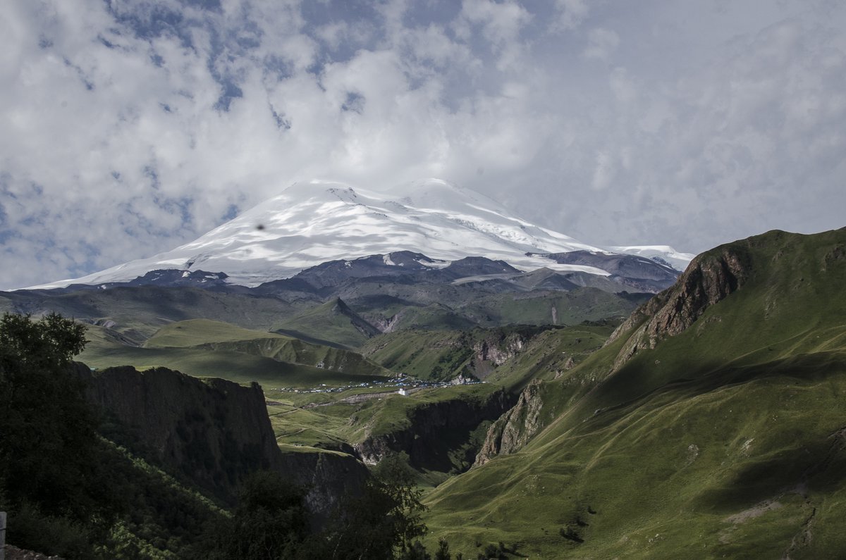 Подножье Эльбруса гора Джилы Су