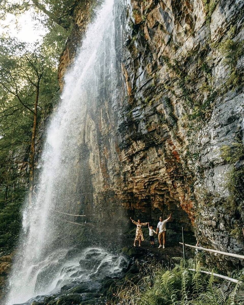 Абхазия водопад великан Акармара