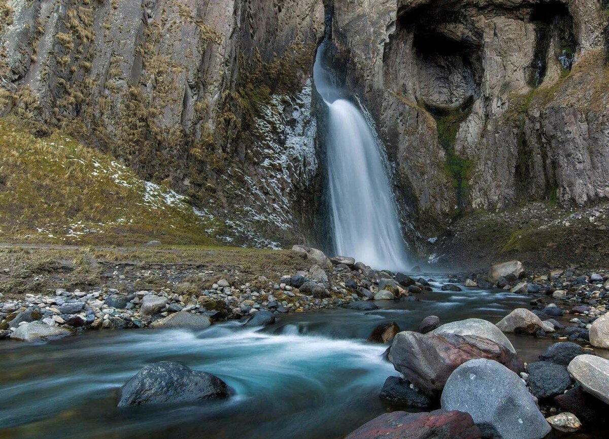 Водопад Джур-Джур зимой