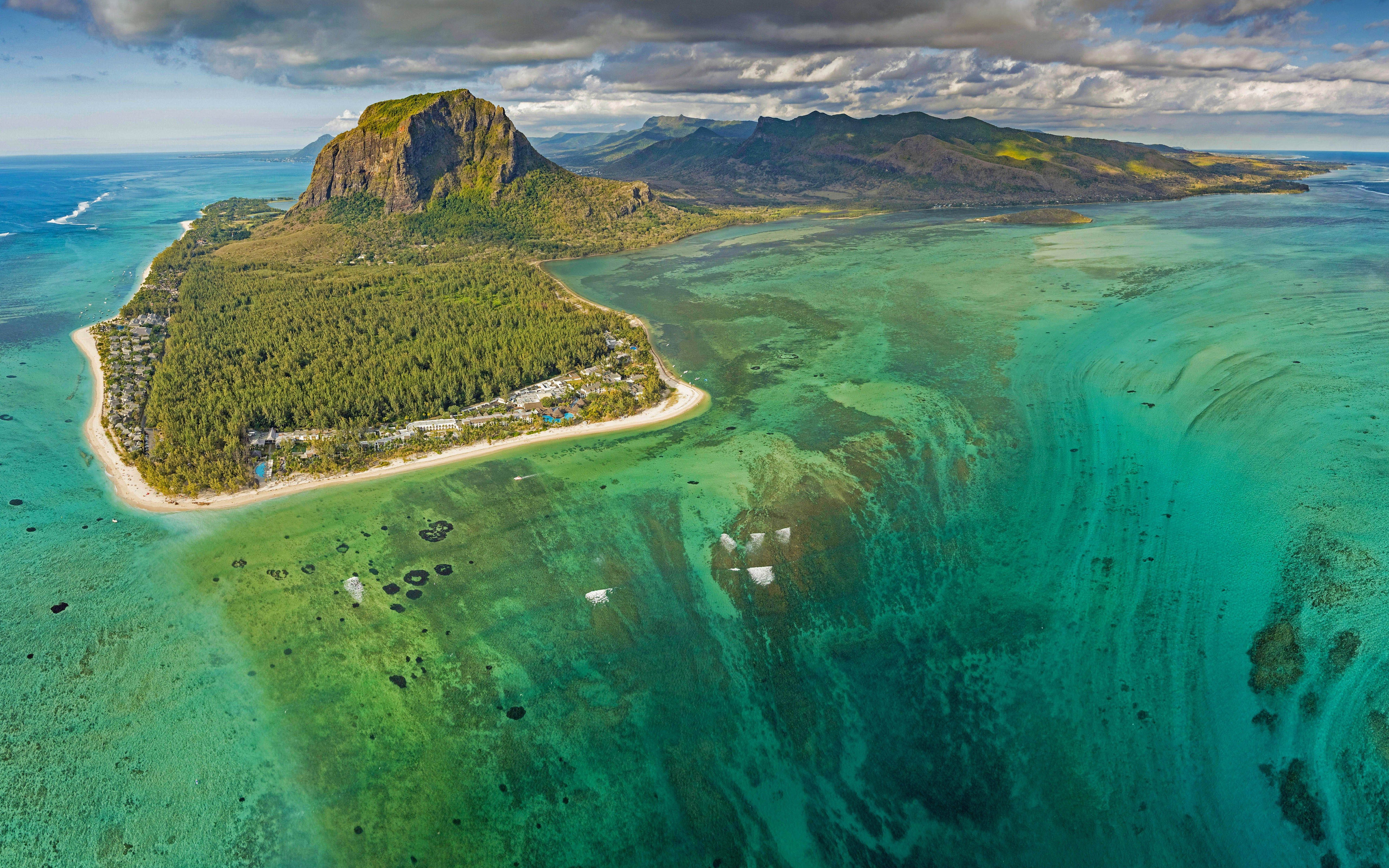 Индийский океан форма. Ле-Морн-Брабан. Подводный водопад Ле-Морн-Брабан, Маврикий. Леморн Брабант, остров Маврикий. Леморн, Маврикий Леморн, Маврикий.