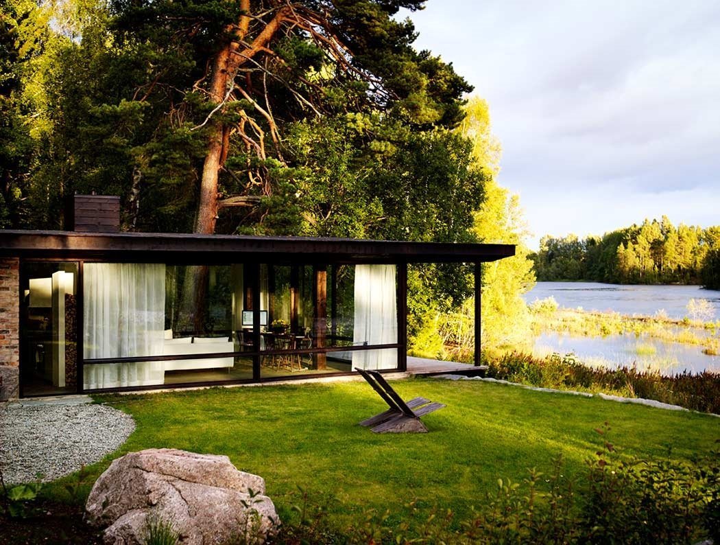Современный дом у озера Дмитрий кругляк