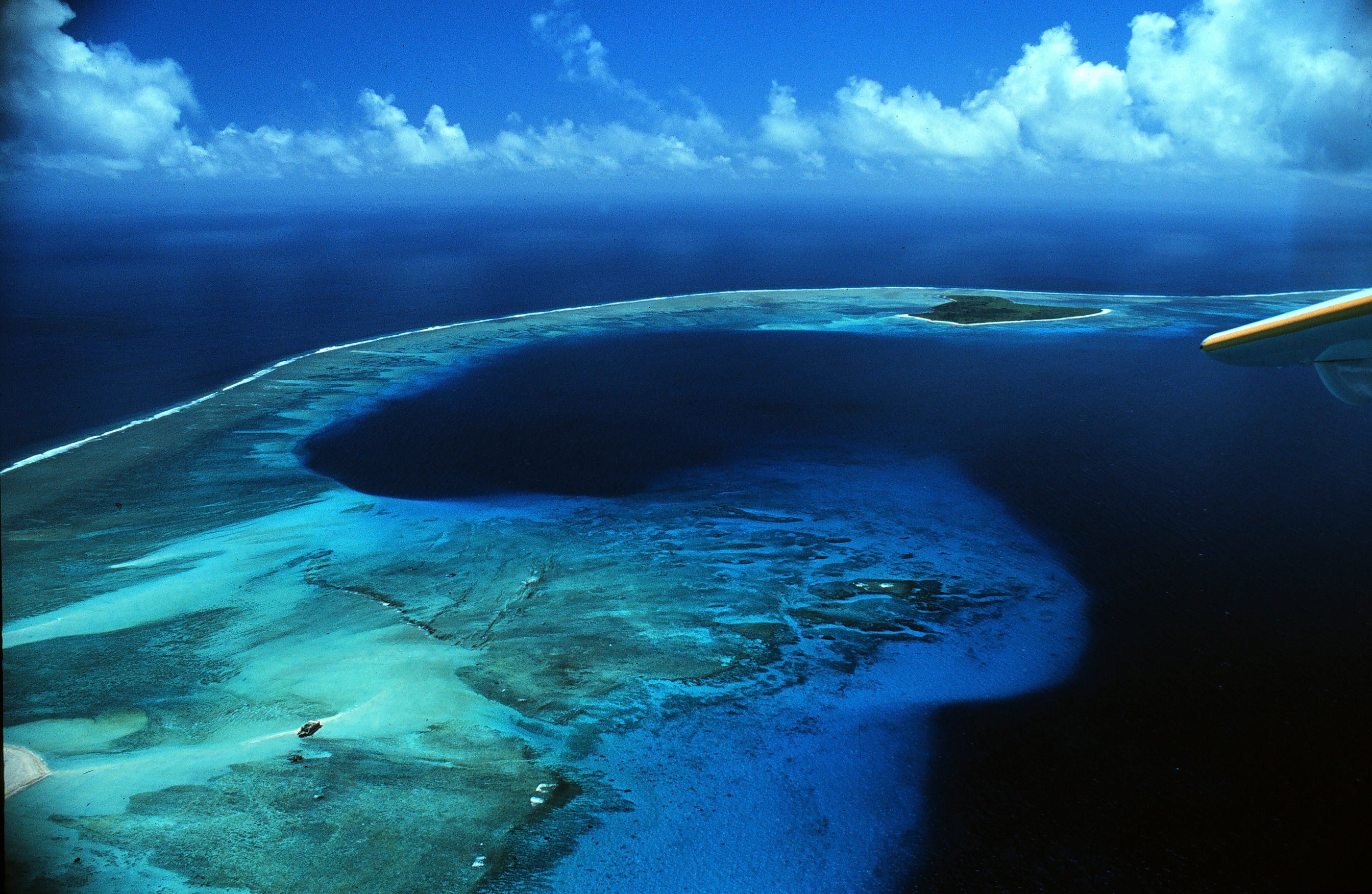 Остров человек в океане. Атолл бикини (Bikini Atoll), Маршалловы острова. Атолл на Маршалловых островах. Маршалловы острова АТО. Атолле бикини в тихом океане.