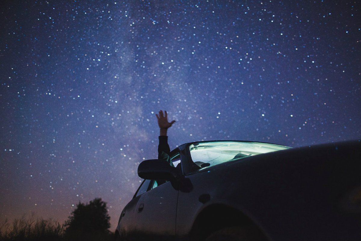 Машина под звездами