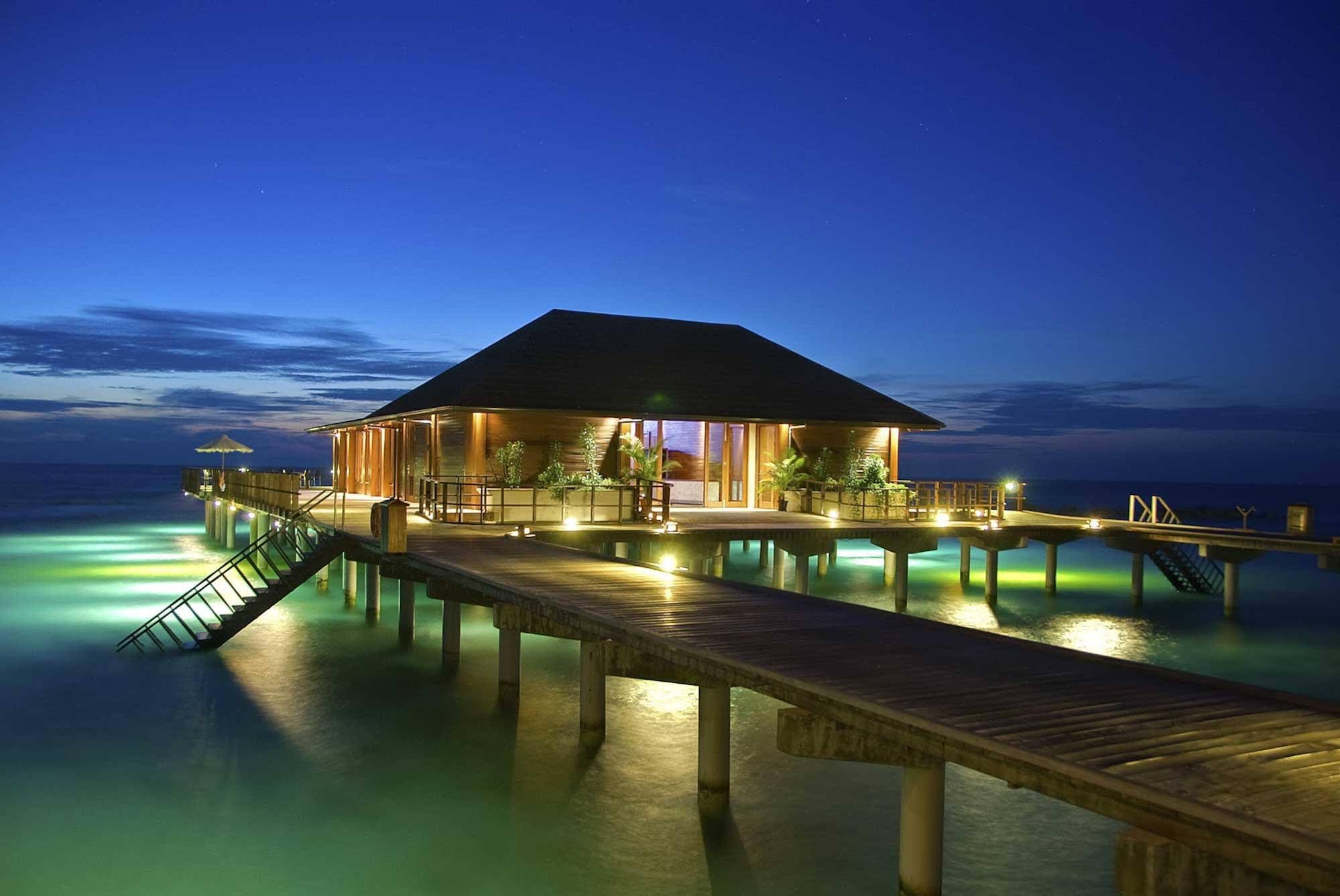 Separate island. Парадайз Айленд Мальдивы. Paradise Island Resort Spa 5 Мальдивы. Мальдив ороллари. Парадайз Резорт Мальдивы картинки.