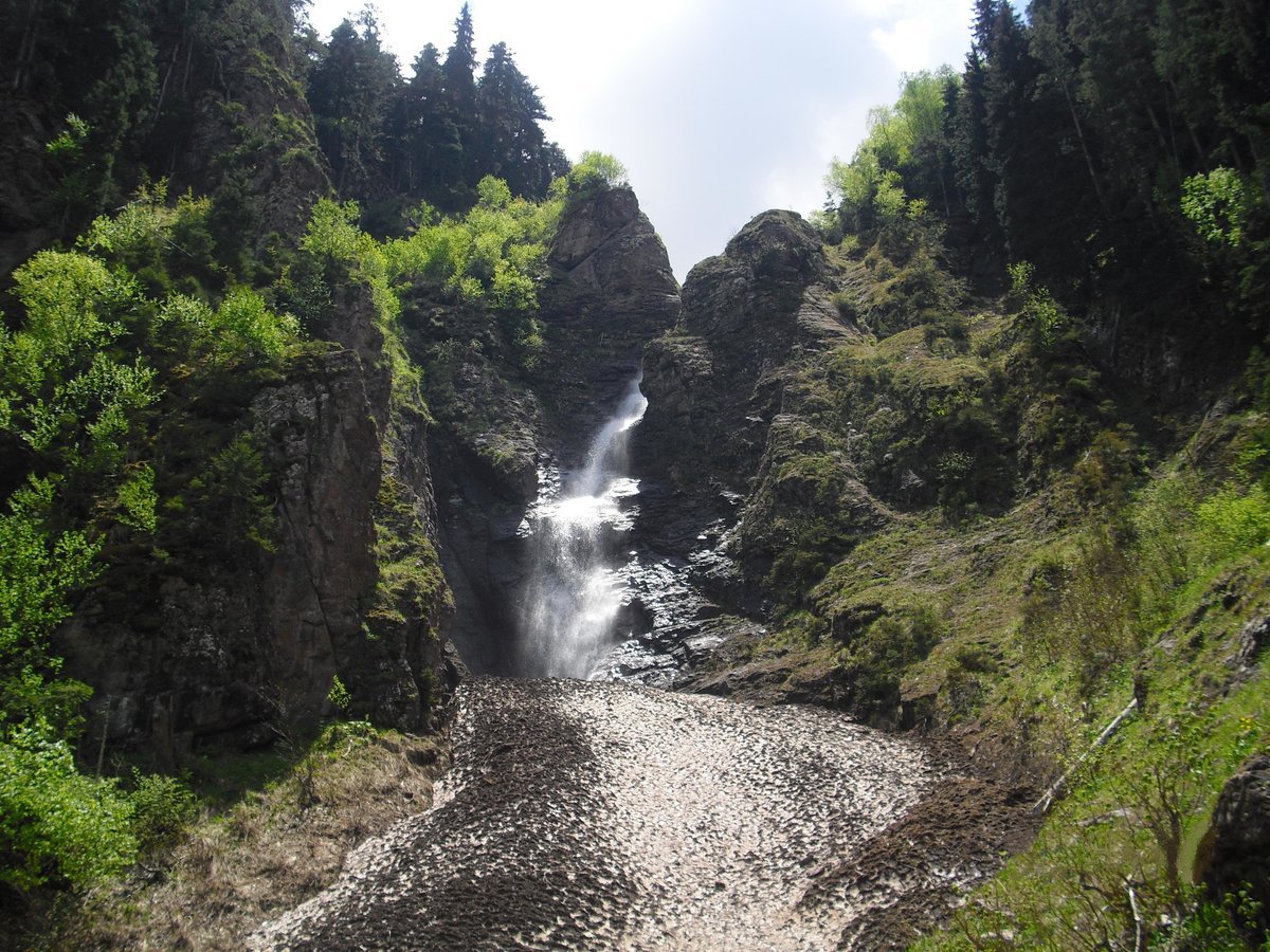 Водопад красивый Хибины Куэльпорр