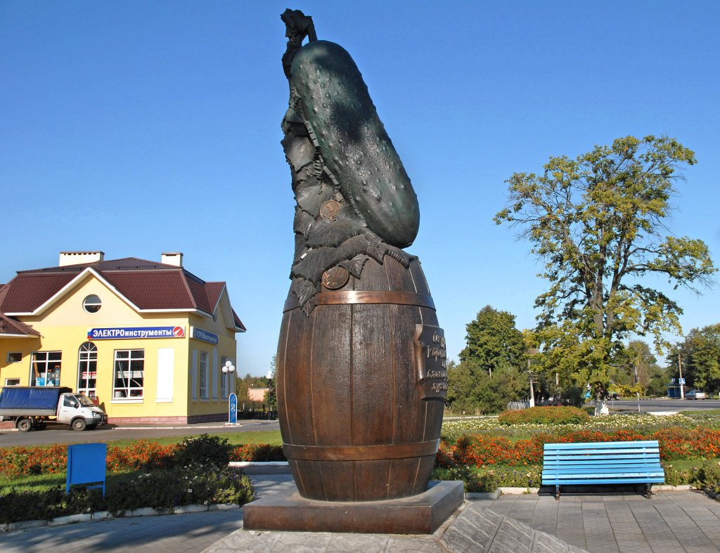 Памятник почтальону Печкину в Луховицах