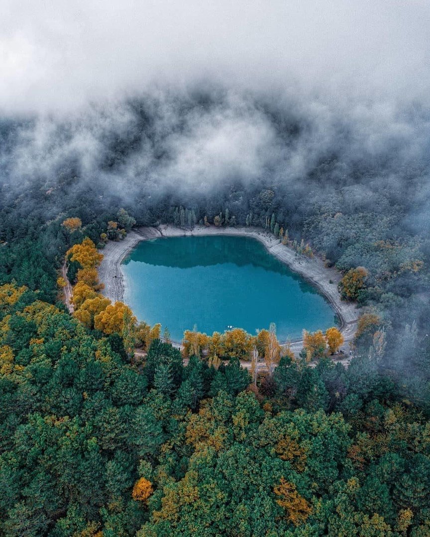 Бирюзовое озеро в Крыму