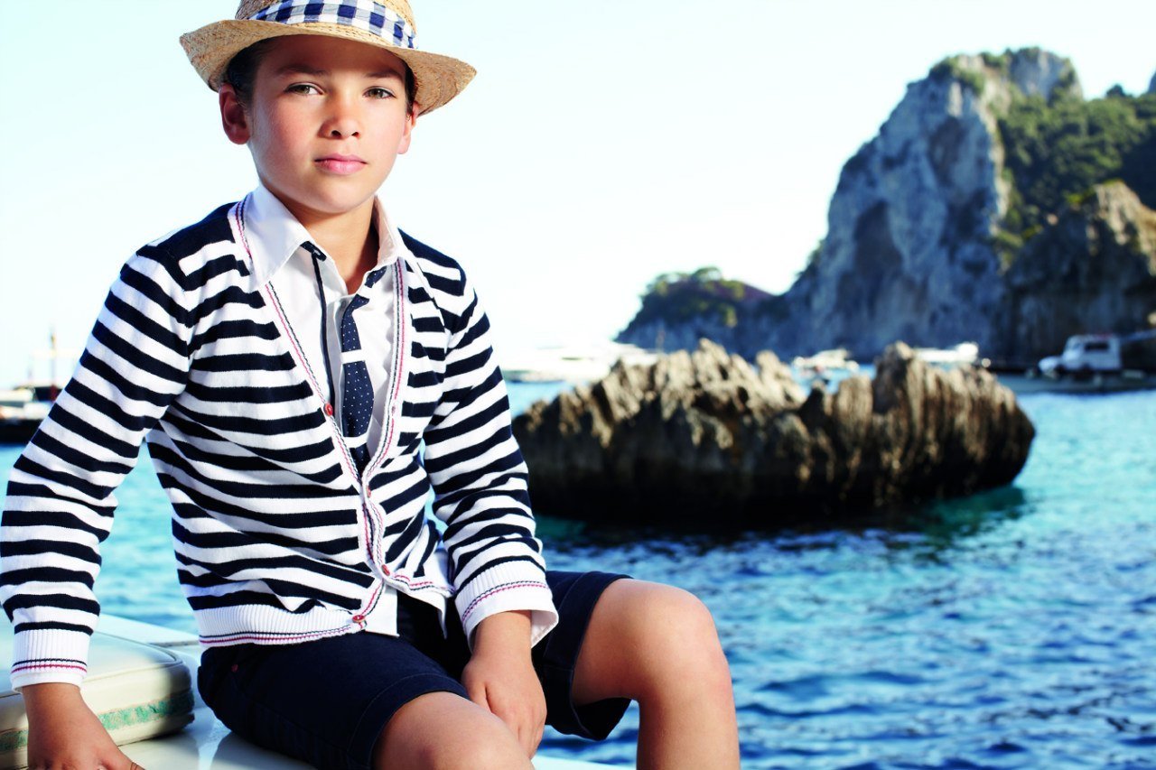 Hat boys. Одежда для мальчика в морском стиле. Морской стиль в одежде. Морской стиль в одежде для детей. Стильный мальчик.