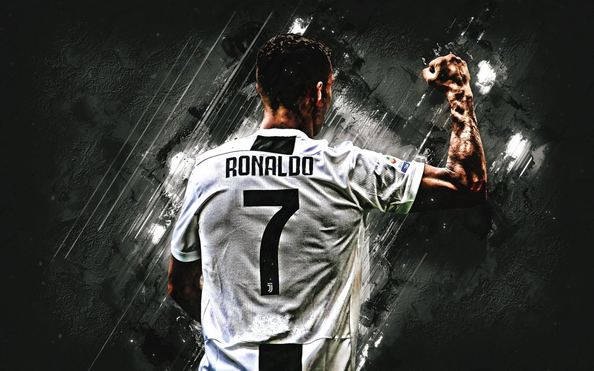 Cristiano Ronaldo с мячом Art