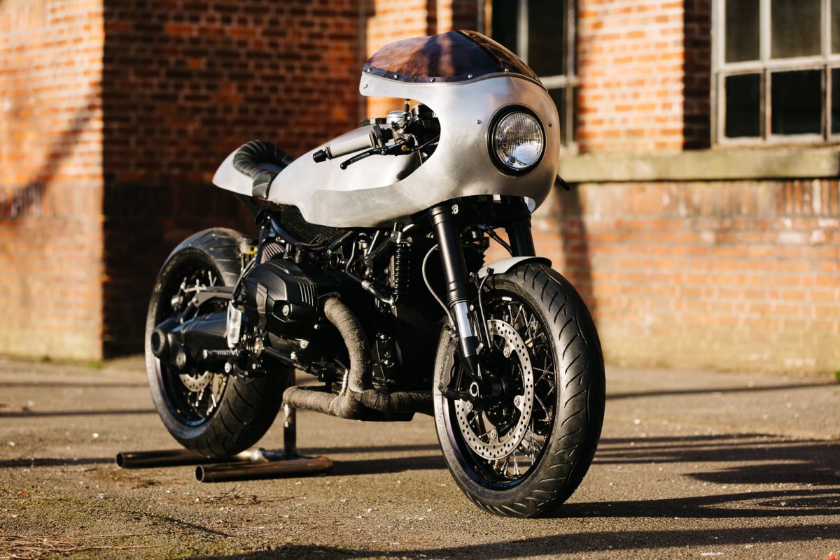 BMW k100 Cafe Racer Scrambler girl