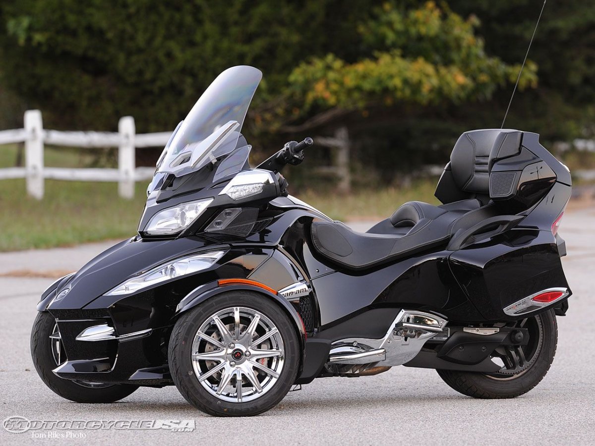 Мотоцикл can am Spyder