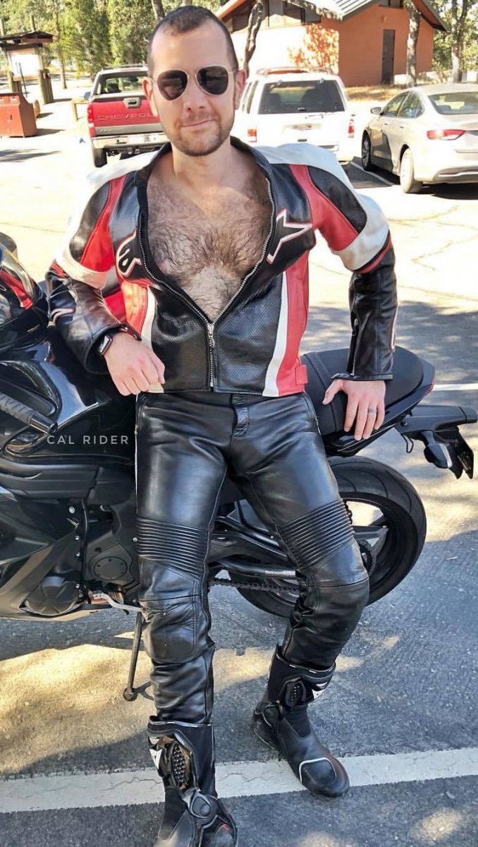 Кожаный костюм мотоциклиста