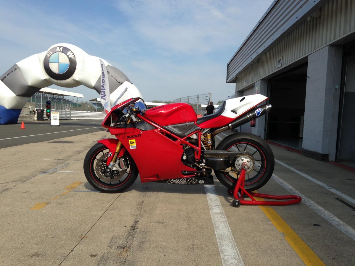 Ducati Monster 1198 engine