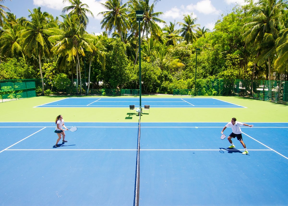 Парадиз Айленд Мальдивы теннисный корт