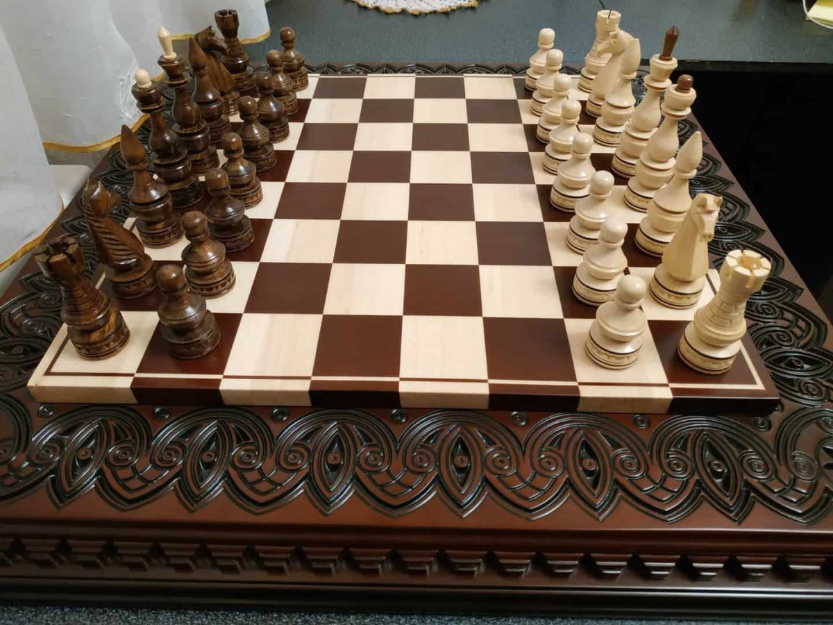 Именная гравировка на шахматы
