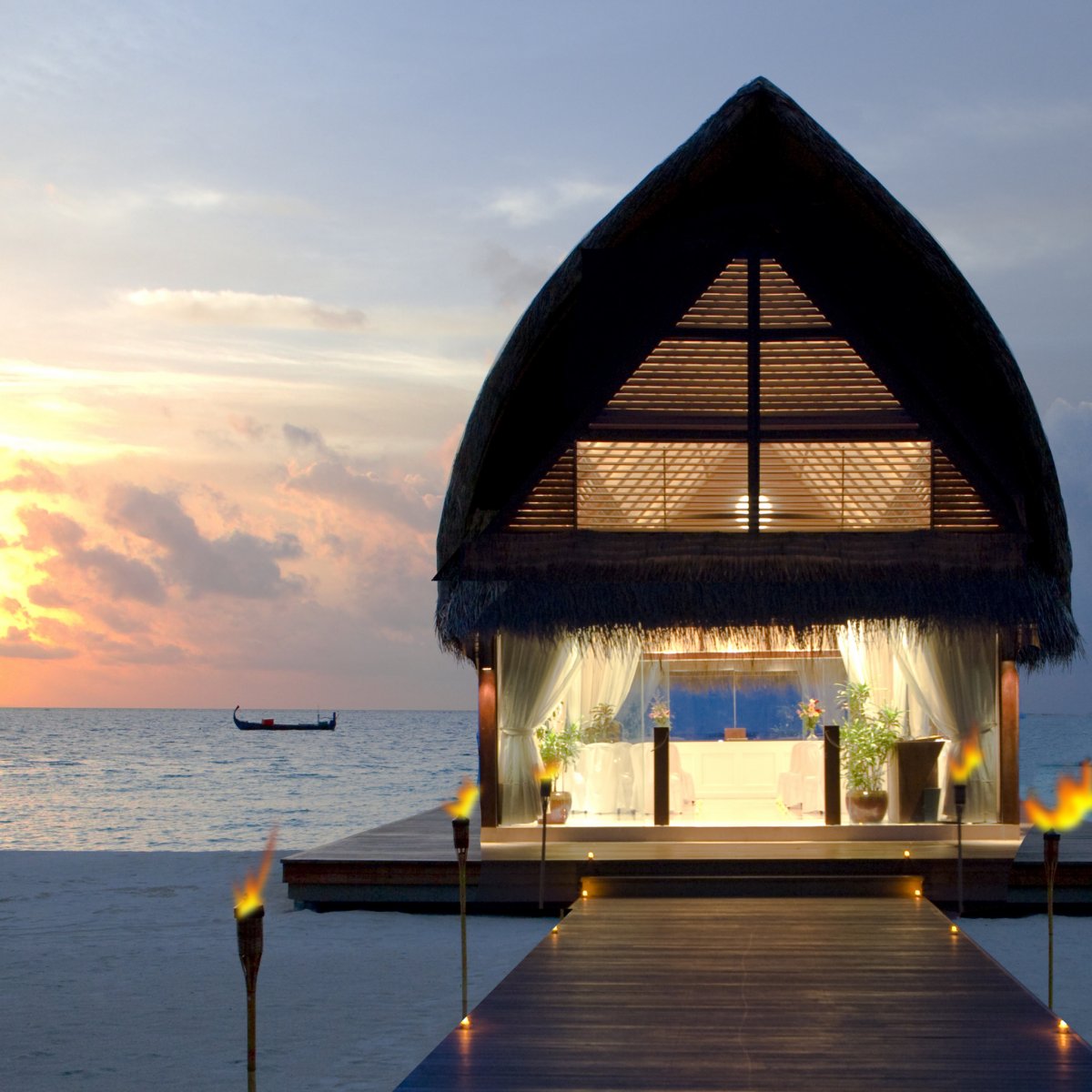 Отель на Мальдивах Conrad Maldives