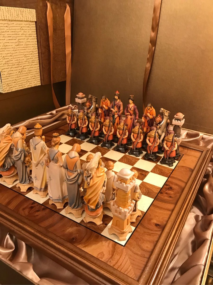 Резные шахматы тамплиеры
