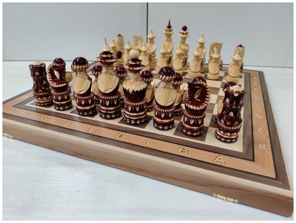 Шахматы из дерева в русском стиле Богородская резьба