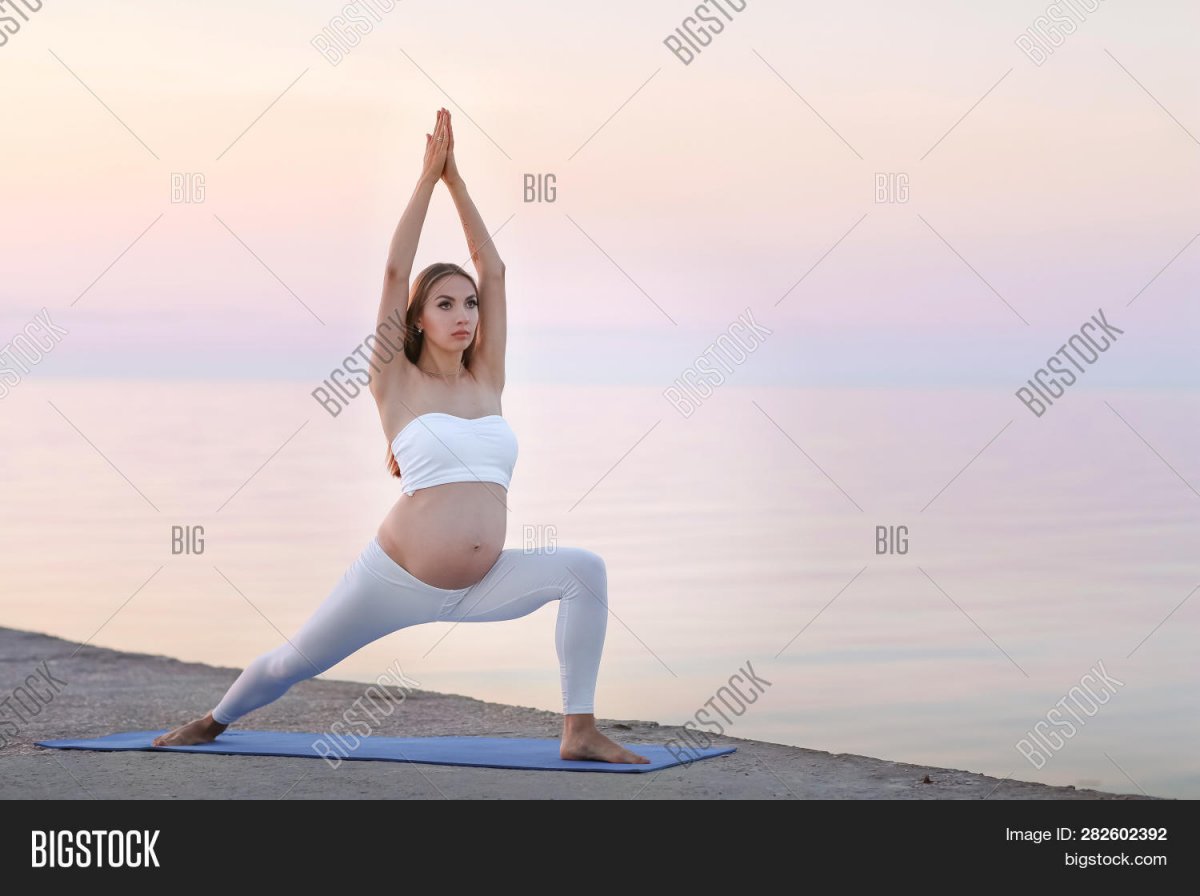Йога на море беременная