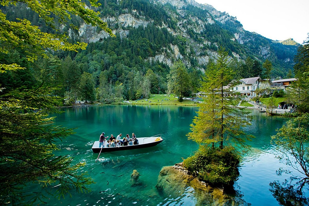 Швейцария голубое озеро