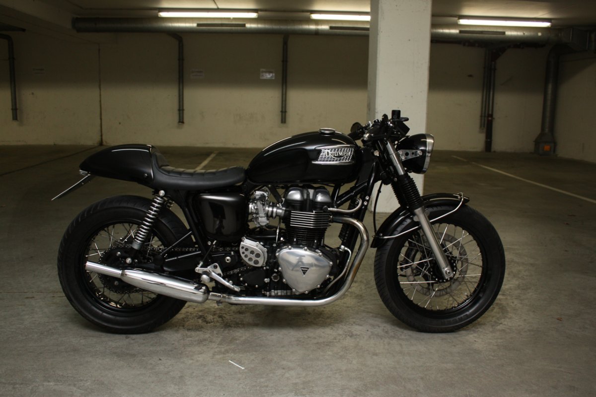 Тейлор Лотнер на мотоцикле