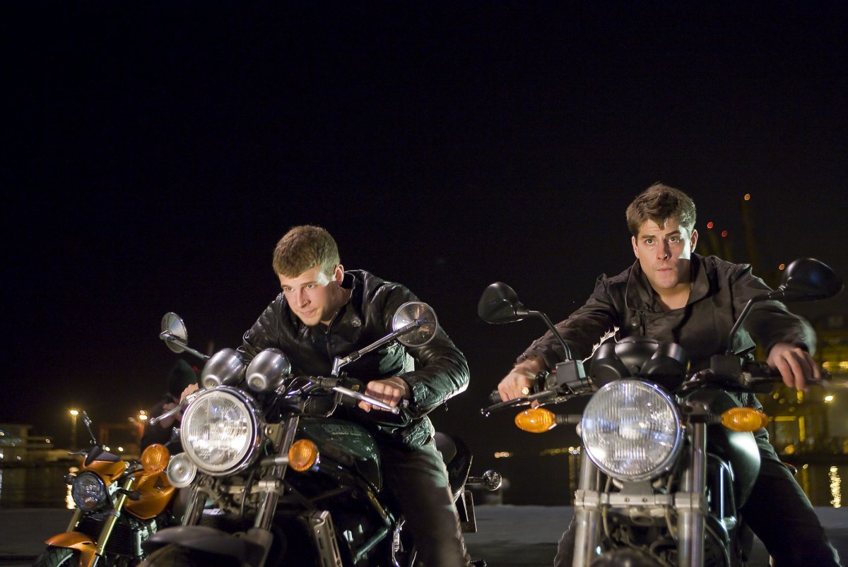 Марио Касас три метра над уровнем