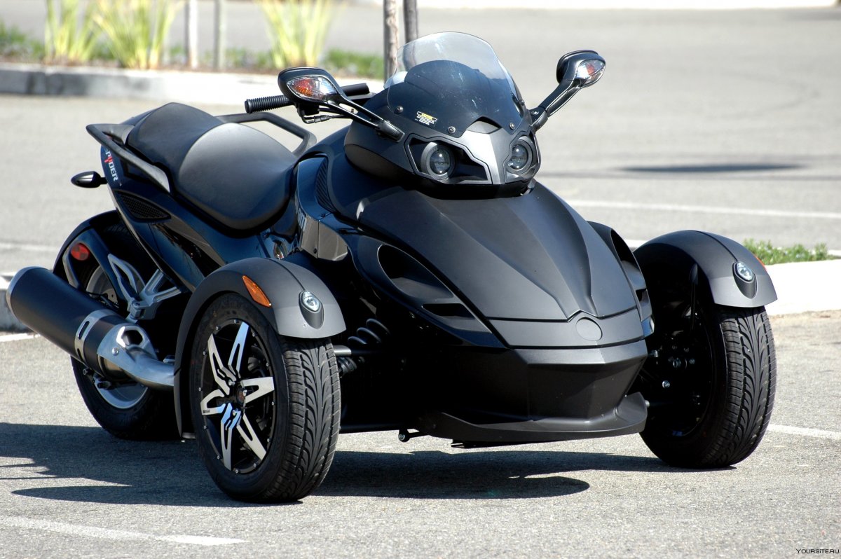 Трицикл can am Spyder