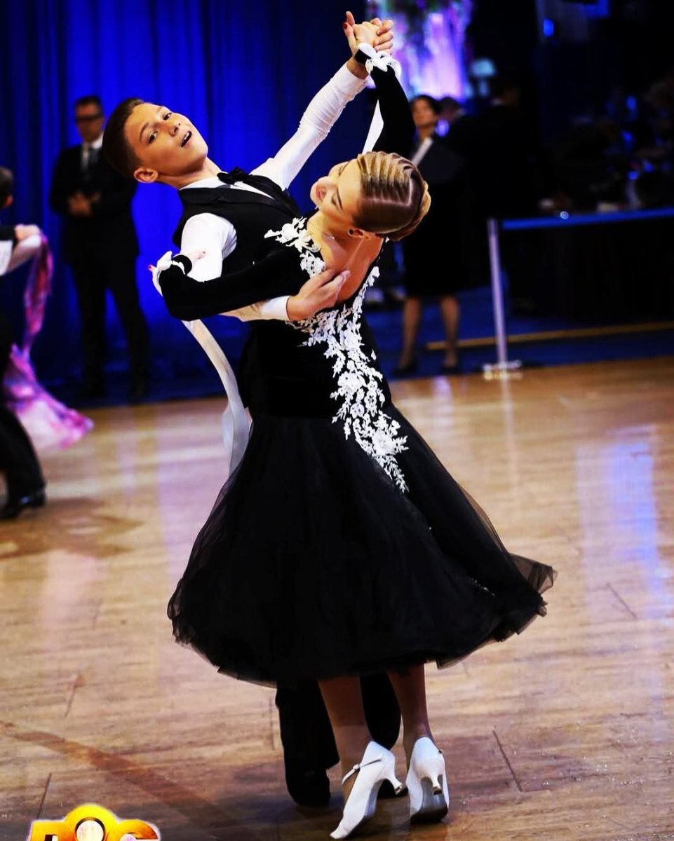 Платье латина с перьями