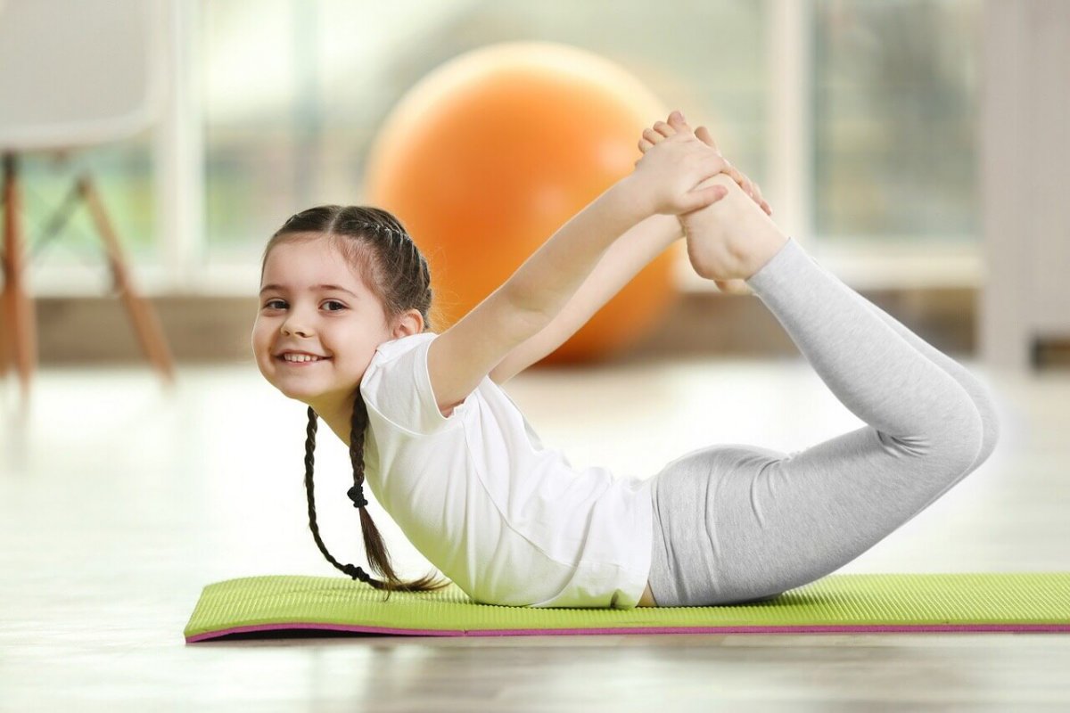 Упражнения на гимнастическом коврике для детей