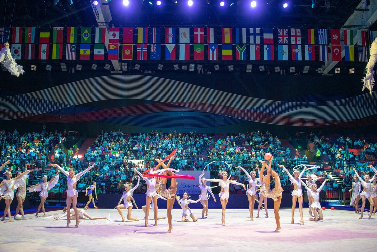 Первый Чемпионат мира по художественной гимнастике среди юниорок