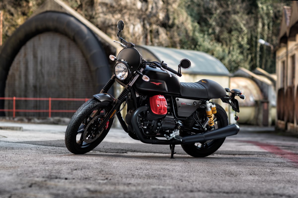 Moto Guzzi v7 II Stone