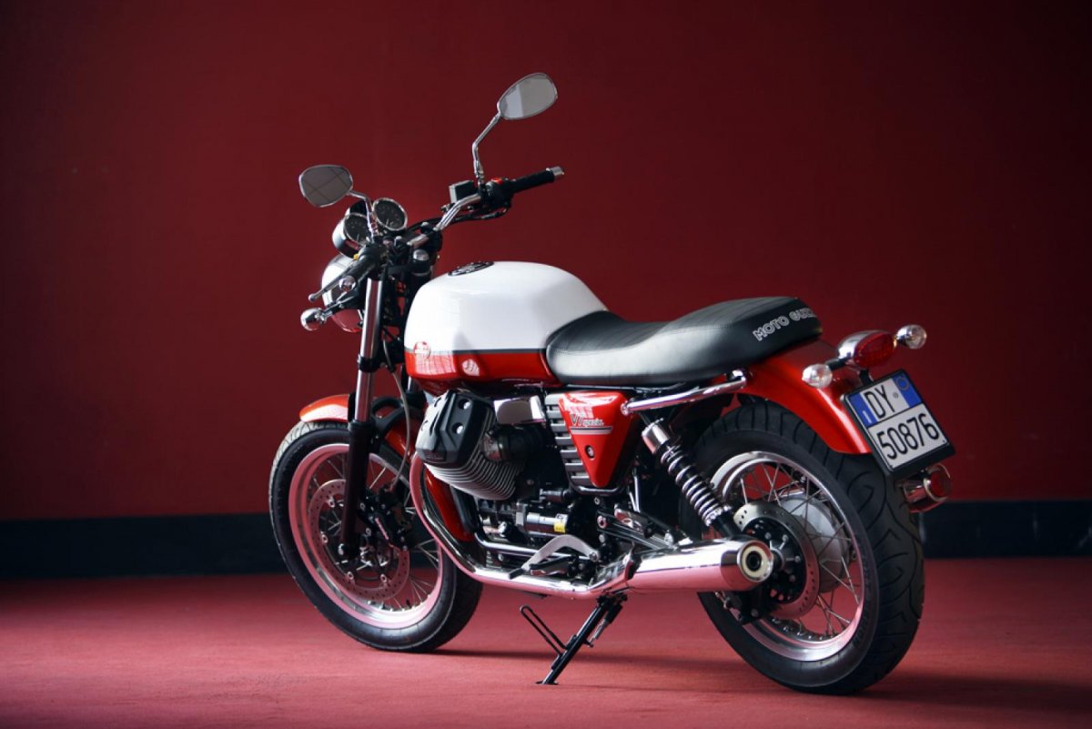 Moto Guzzi v12 Scrambler
