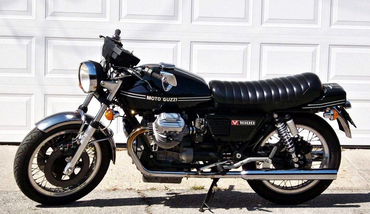 Moto Guzzi v7 III Carbon Dark