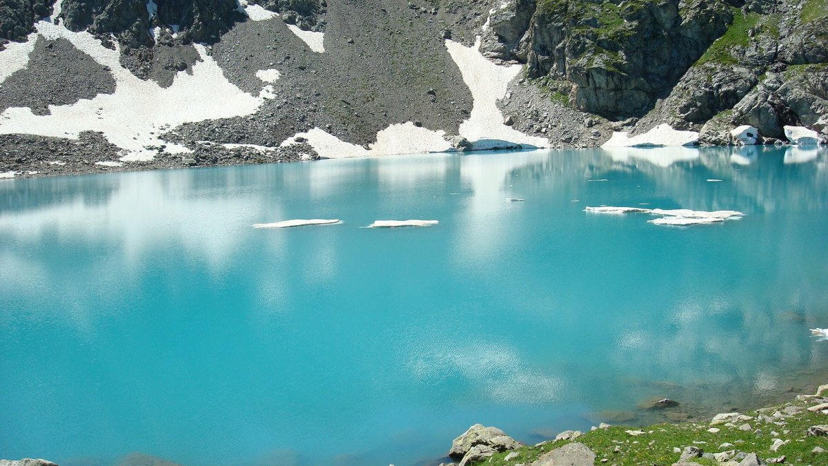 Семицветное озеро в Архызе