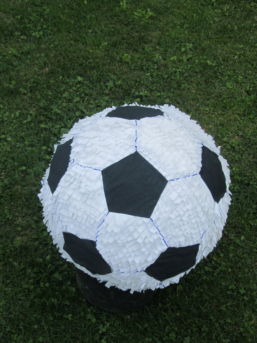 Футбольный мяч белый