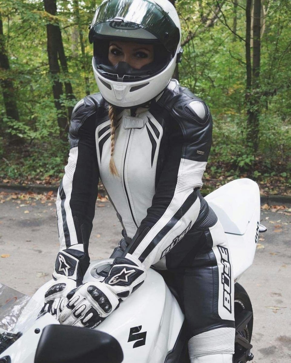 Мотокостюм для девушки