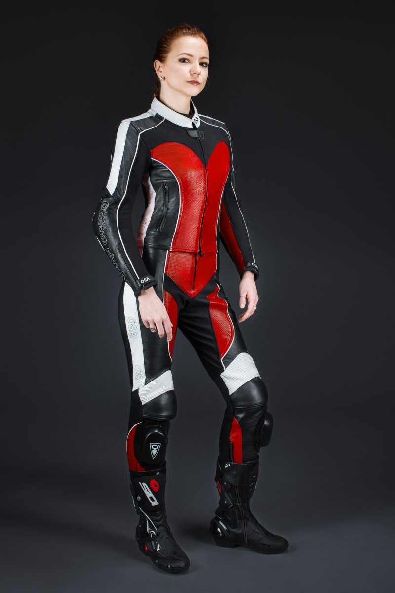Байкер в Dainese