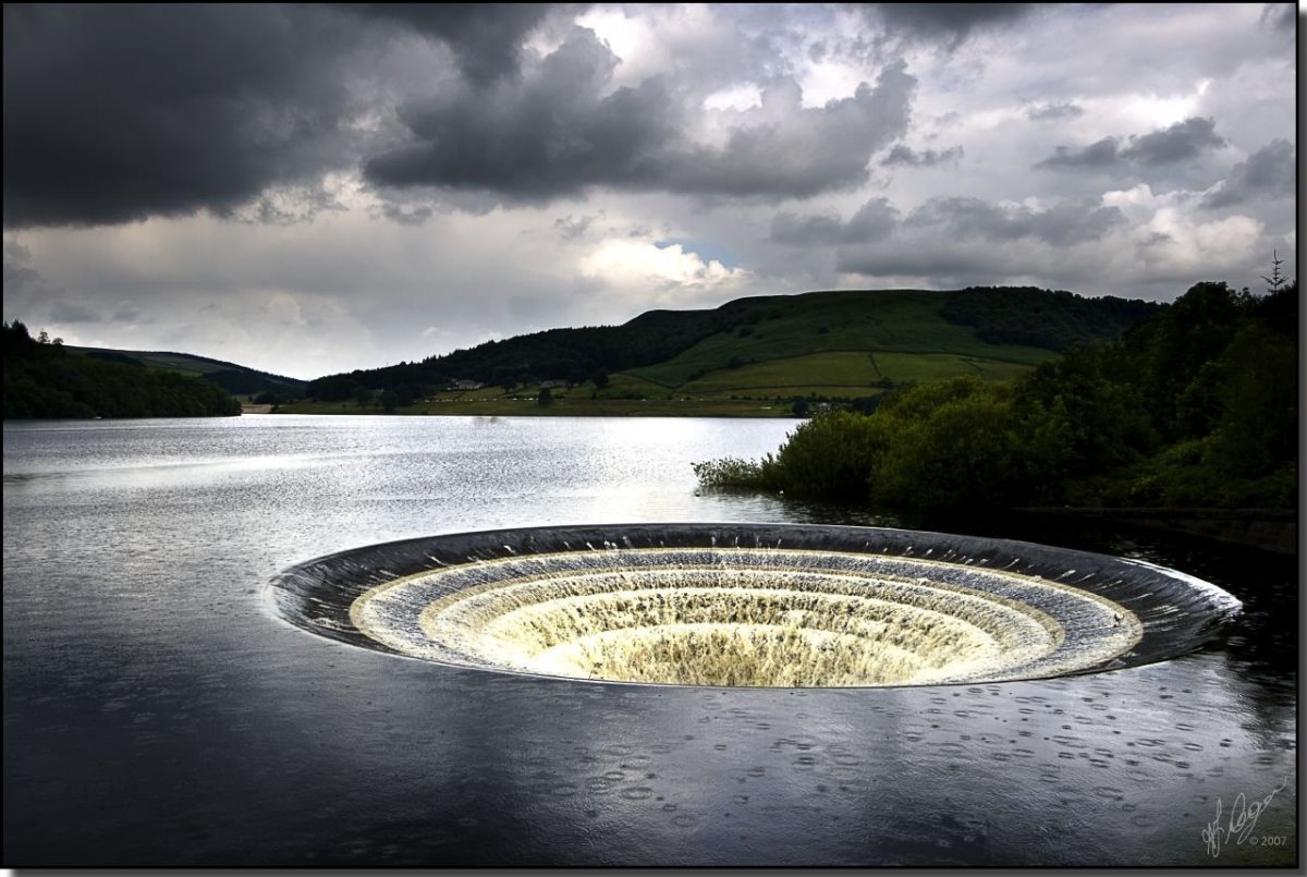 Озеро в метеоритном кратере