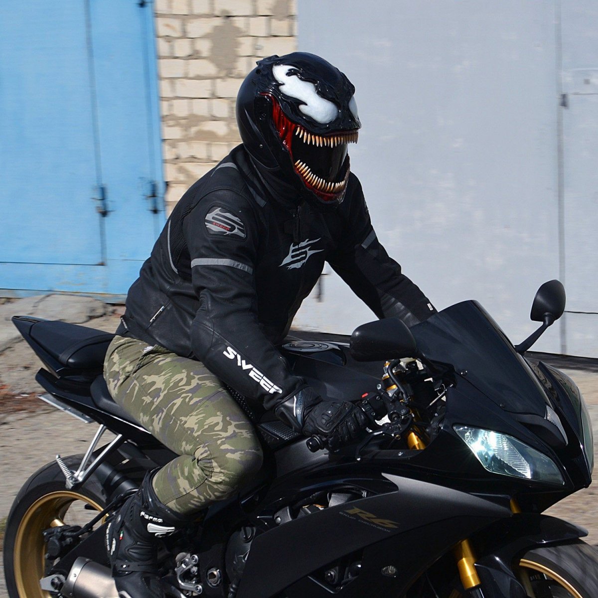 Шлем Веном для мотоцикла