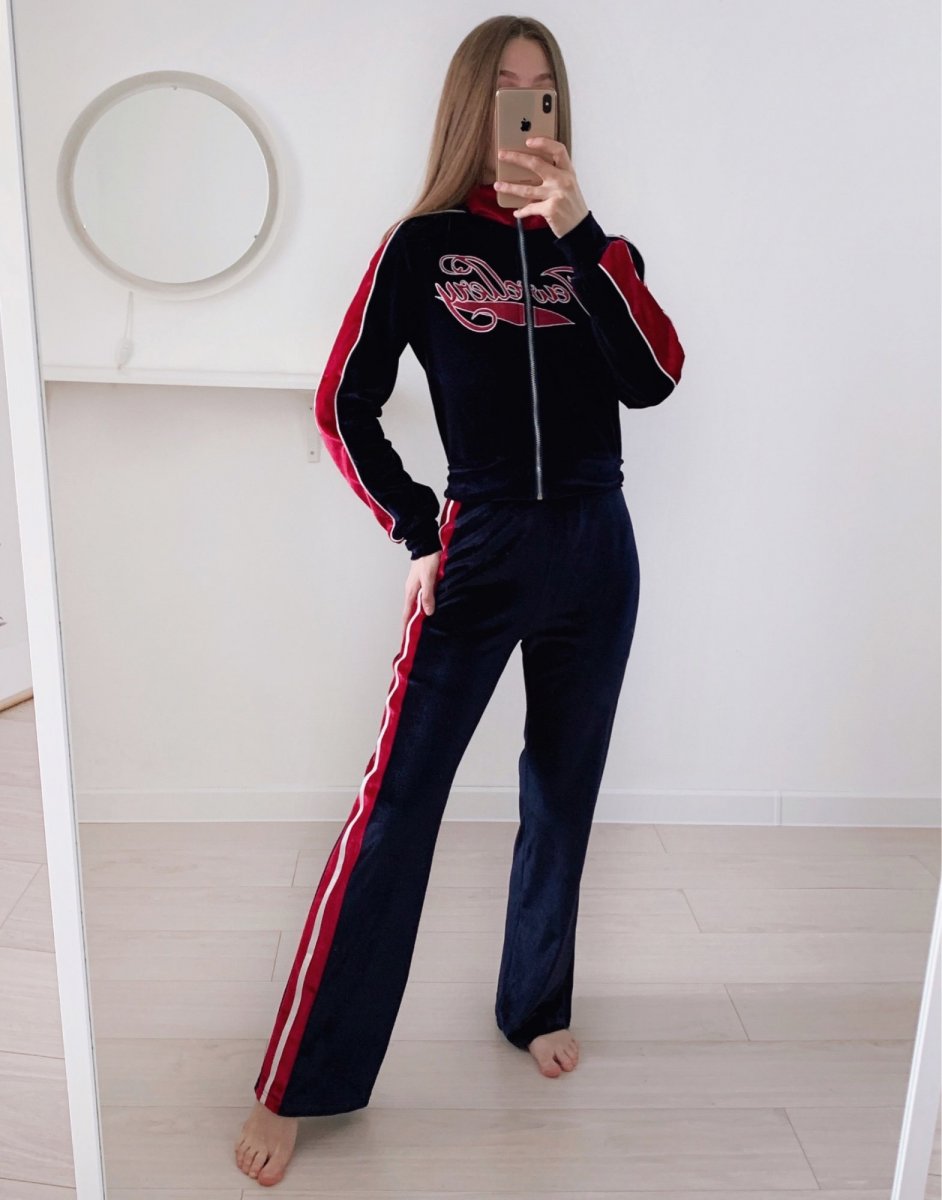 Бархатный спортивный костюм женский