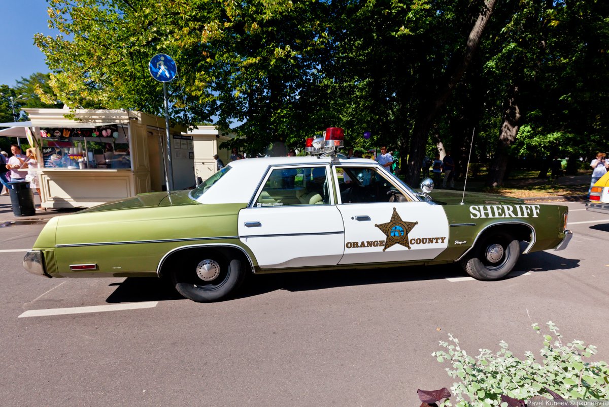 Машина шерифа в Америке зелёная