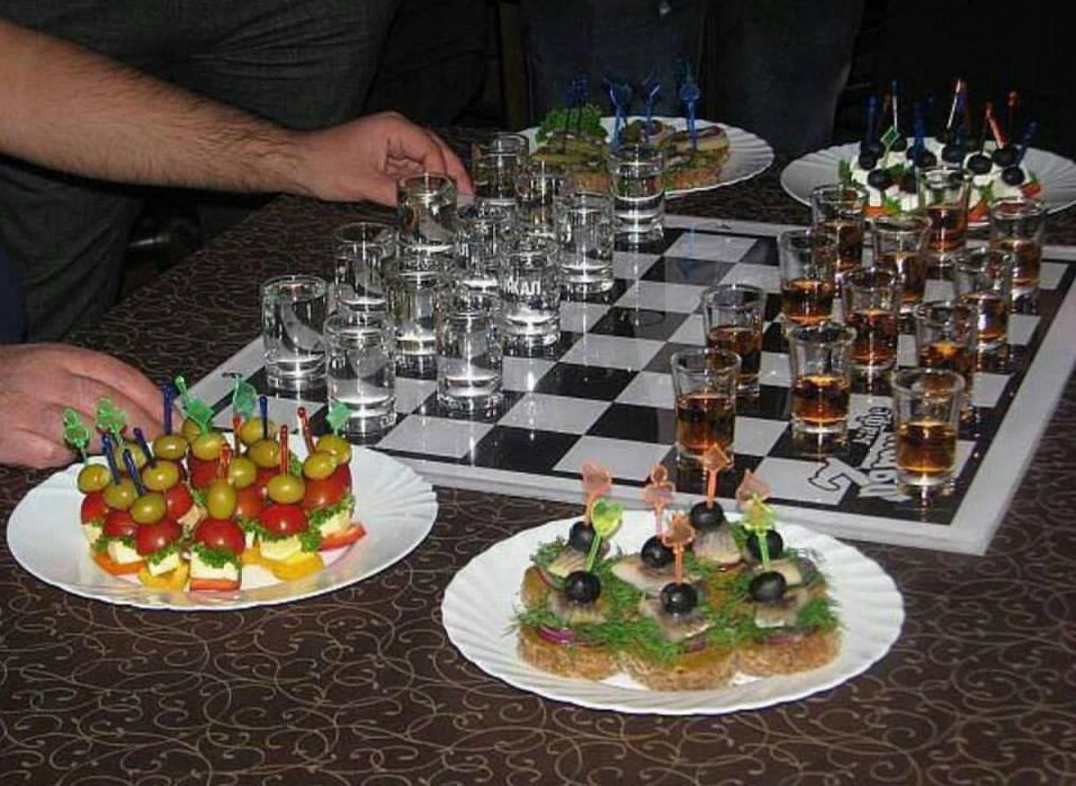 Шахматы рюмки Chess shot Glass Set
