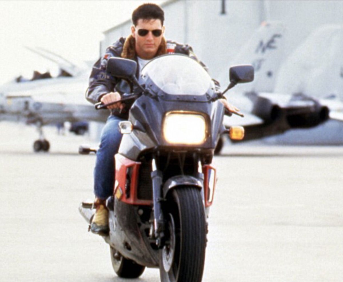 Kawasaki GPZ 900 Tom Cruise