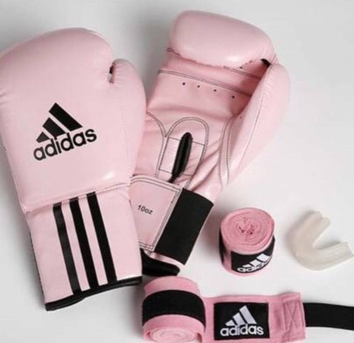 Розовые перчатки для бокса женские