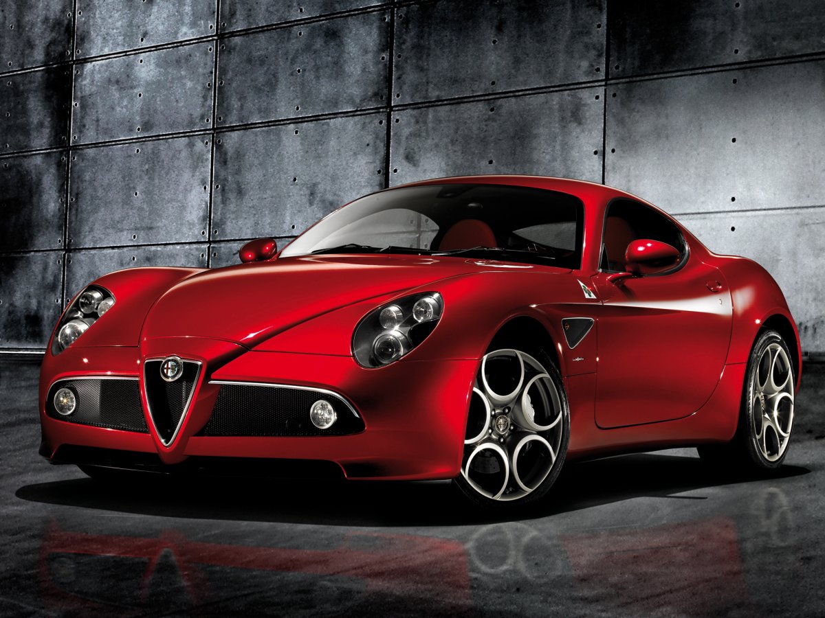 Машина Alfa Romeo 8c Competizione