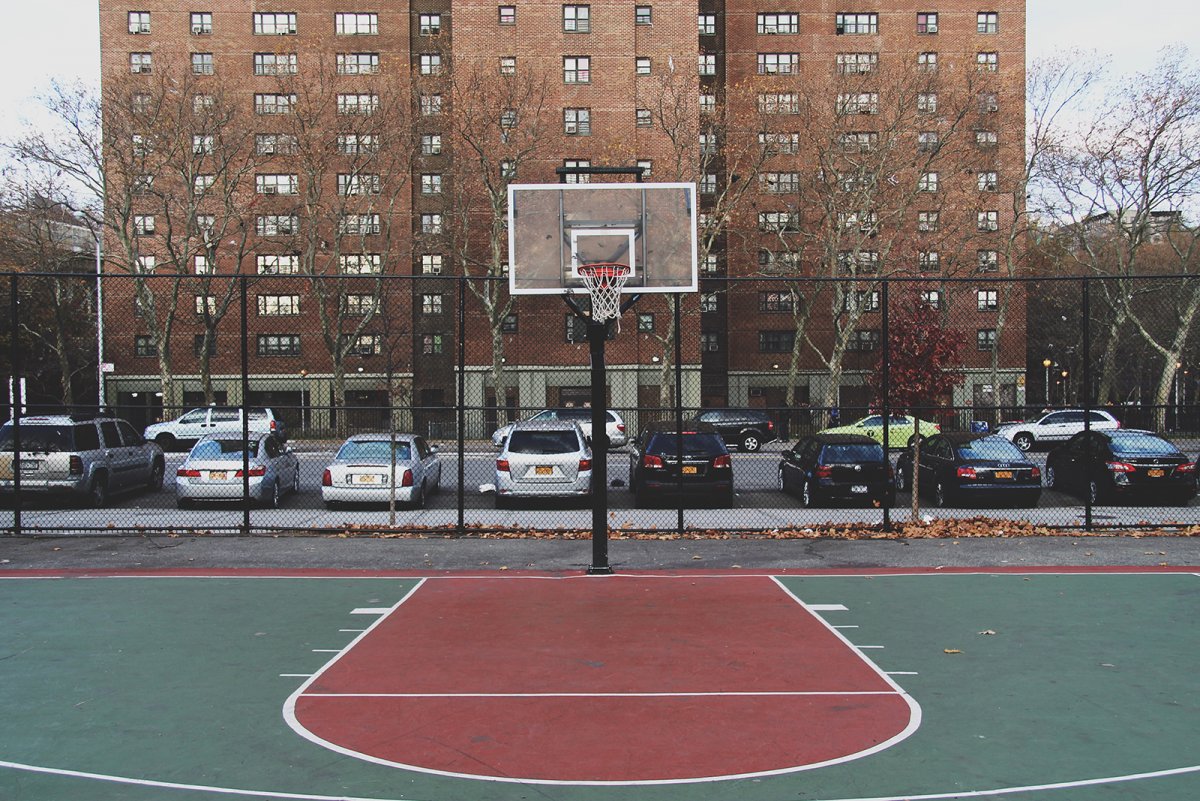 Баскетбольная площадка на улице Америка
