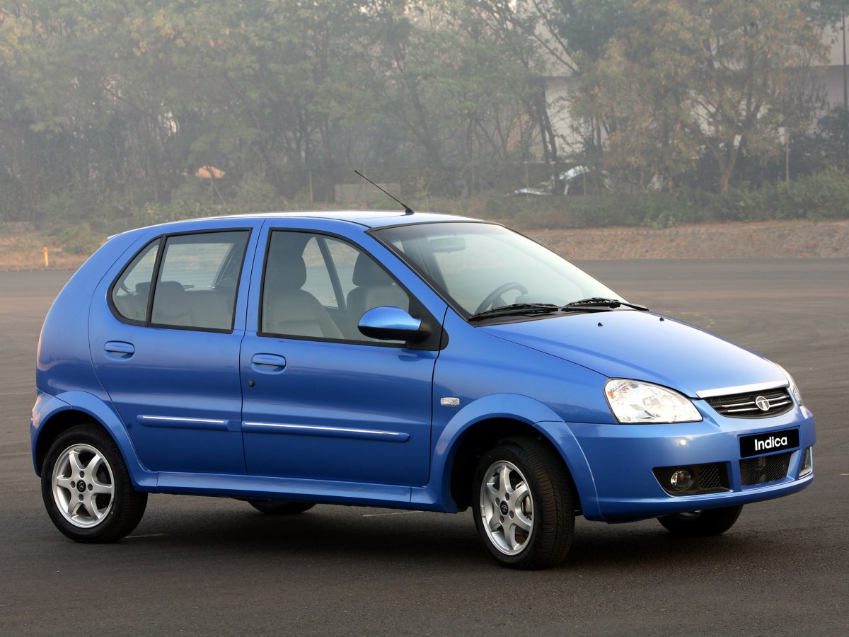 Машина Tata Indica
