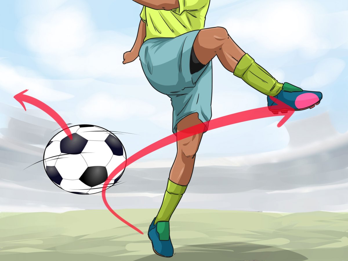 Футболист жонглирует мячом и забрасывает себе за спину