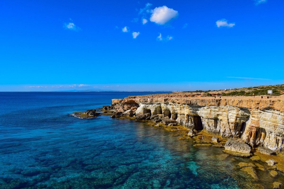 Кипр Скалистый берег
